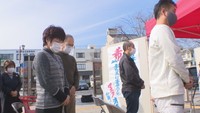 支援を続けている人など約30人が黙とうを捧げた（岡山・笠岡市）