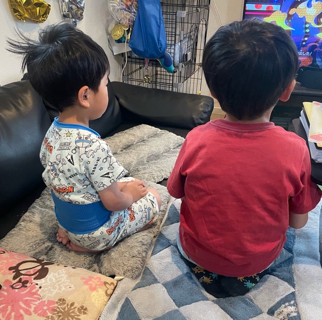 仲良しの三男くんと四男くん（ゴンゾウR4さん提供）