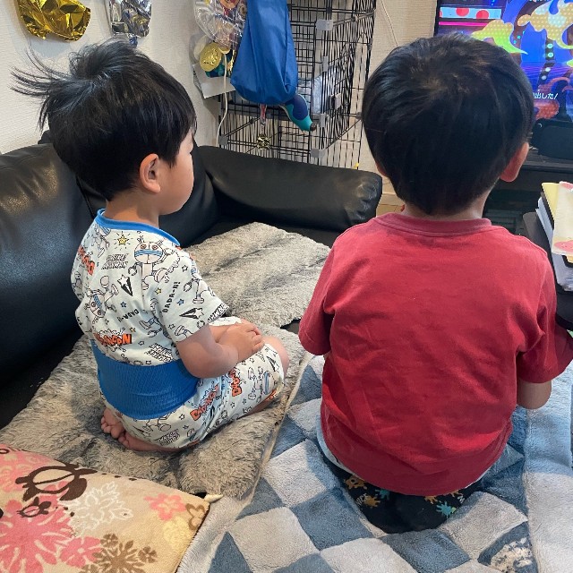 仲良しの三男くんと四男くん（ゴンゾウR4さん提供）