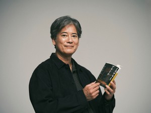  映画「ミステリー・アリーナ」主演・唐沢寿明さんインタビュー 解答者も視聴者も欺く、天才司会者の裏側