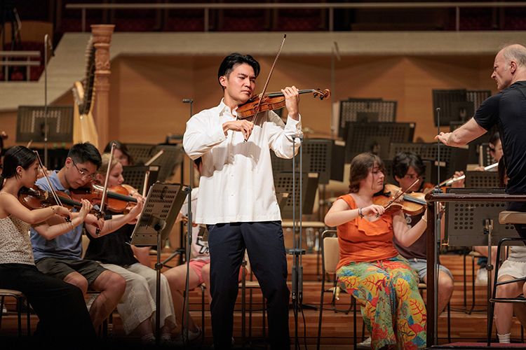 近年はアマチュアの若手音楽家を見出すイベントを開くなど、音楽のすそ野を広げる活動にも力を入れている＝2025年7月、東京都港区のサントリーホールで。山本倫子氏撮影