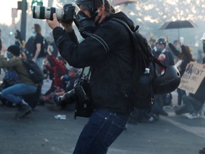 スパイウェアに狙われるジャーナリスト　不都合な真実の消去に協力する企業