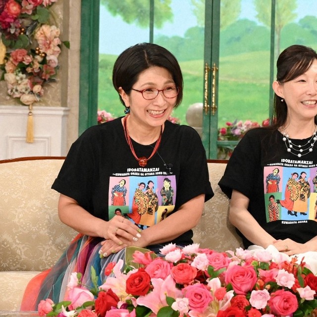 ともに3人の母となった「クラバタオハラ」のくわばたりえさんと小原正子さん