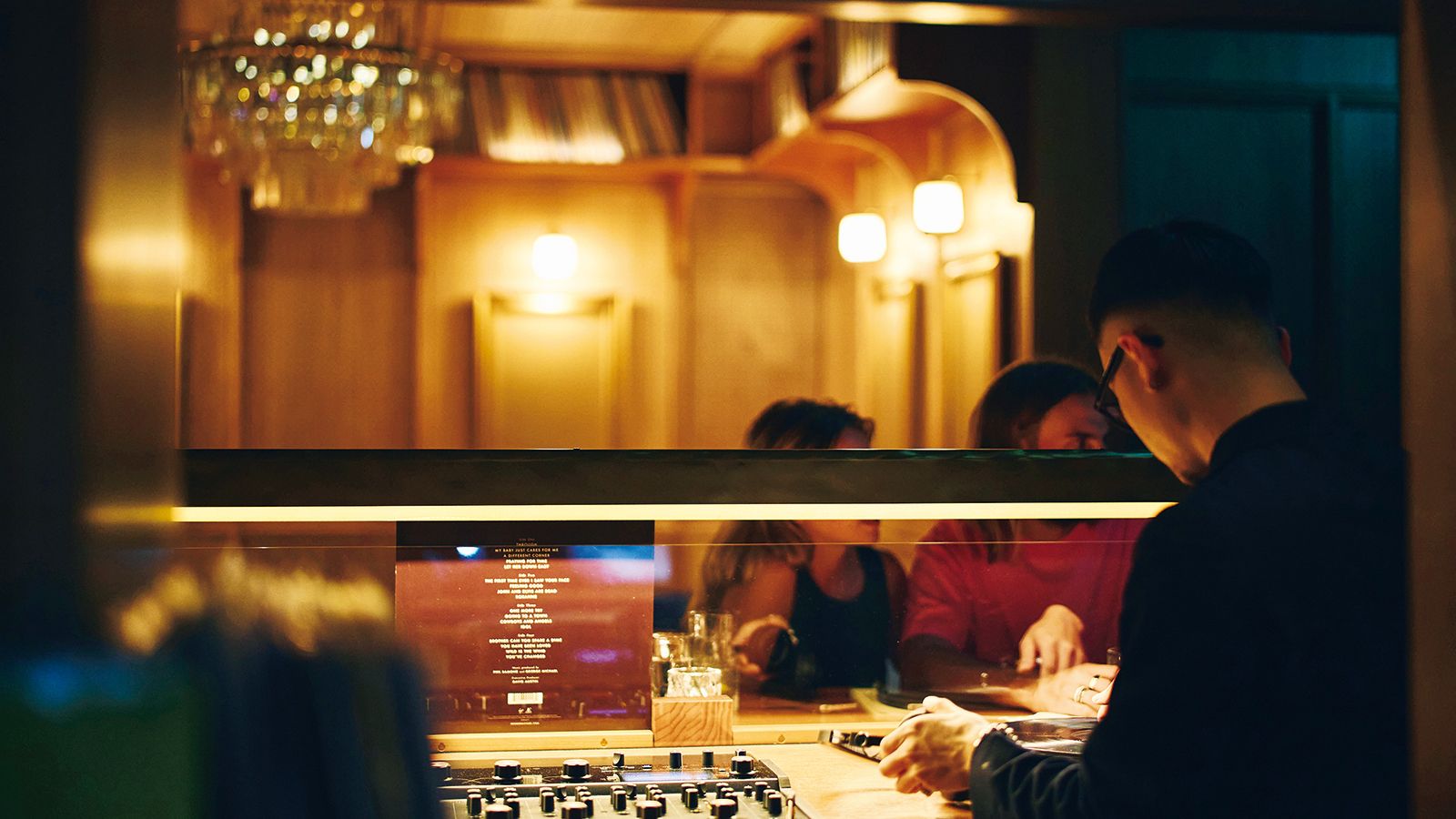 本格を知り尽くす大御所DJの<br>ミュージックバー出現<br>【センスの因数分解】