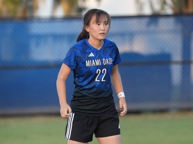サッカー - 澤穂希に憧れた少女、松尾瑠樹レイラニ トリリンガルの小柄