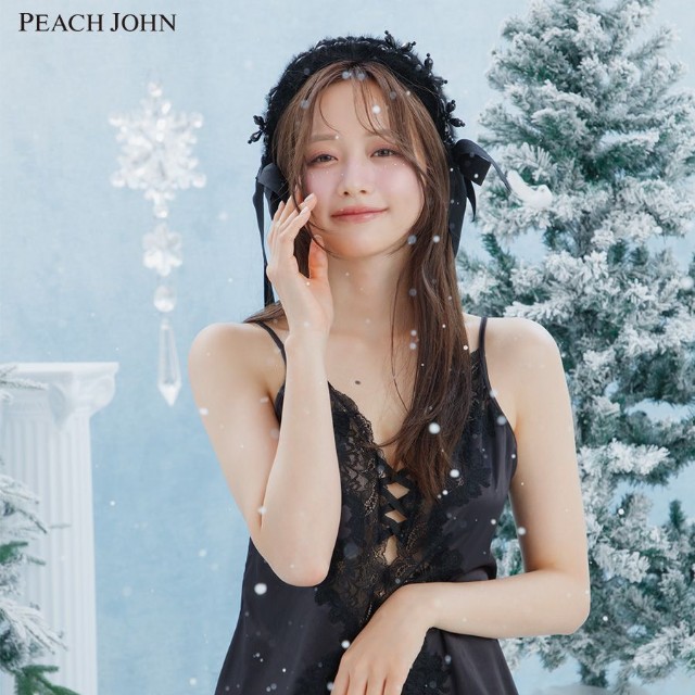 PEACH JOHNの新作ランジェリーを着用する森香澄アナウンサー