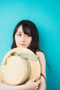 小倉唯の夏らしいカット満載の「B.L.T. VOICE GIRLS Vol.4６」
