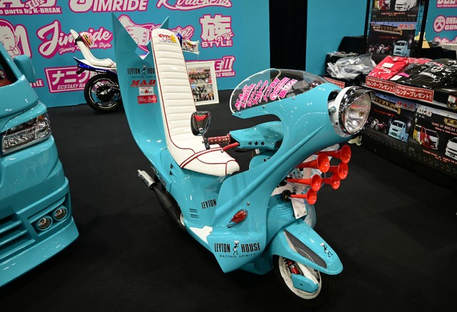 なんとなく海辺の生き物のようなスクーター。じっと見てるとかわいらしく感じてくるから不思議