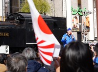 東京・新橋駅前で第一声をあげた日本保守党・百田尚樹代表