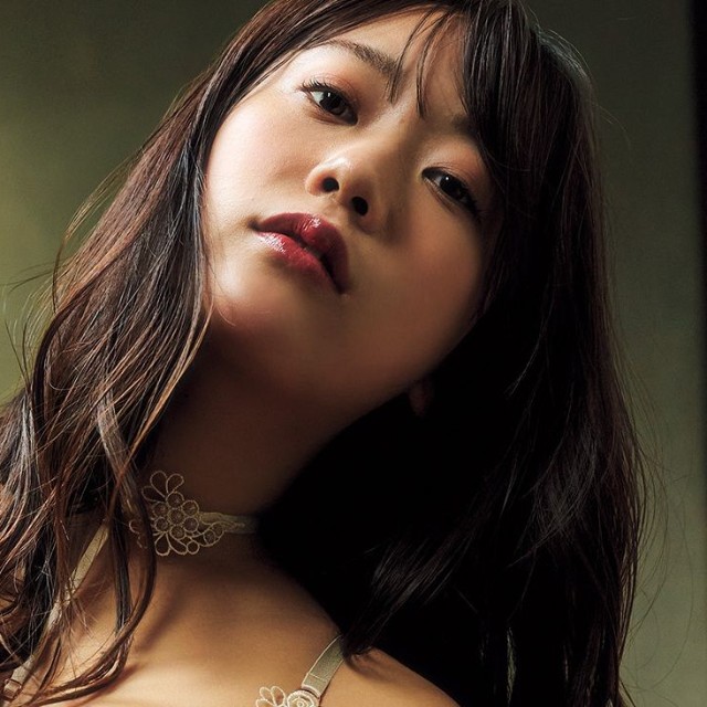 佐野なぎさ（撮影／高橋慶佑　ヘアメイク／mahiro　スタイリング／工藤沙恵（ミタケイショウ））