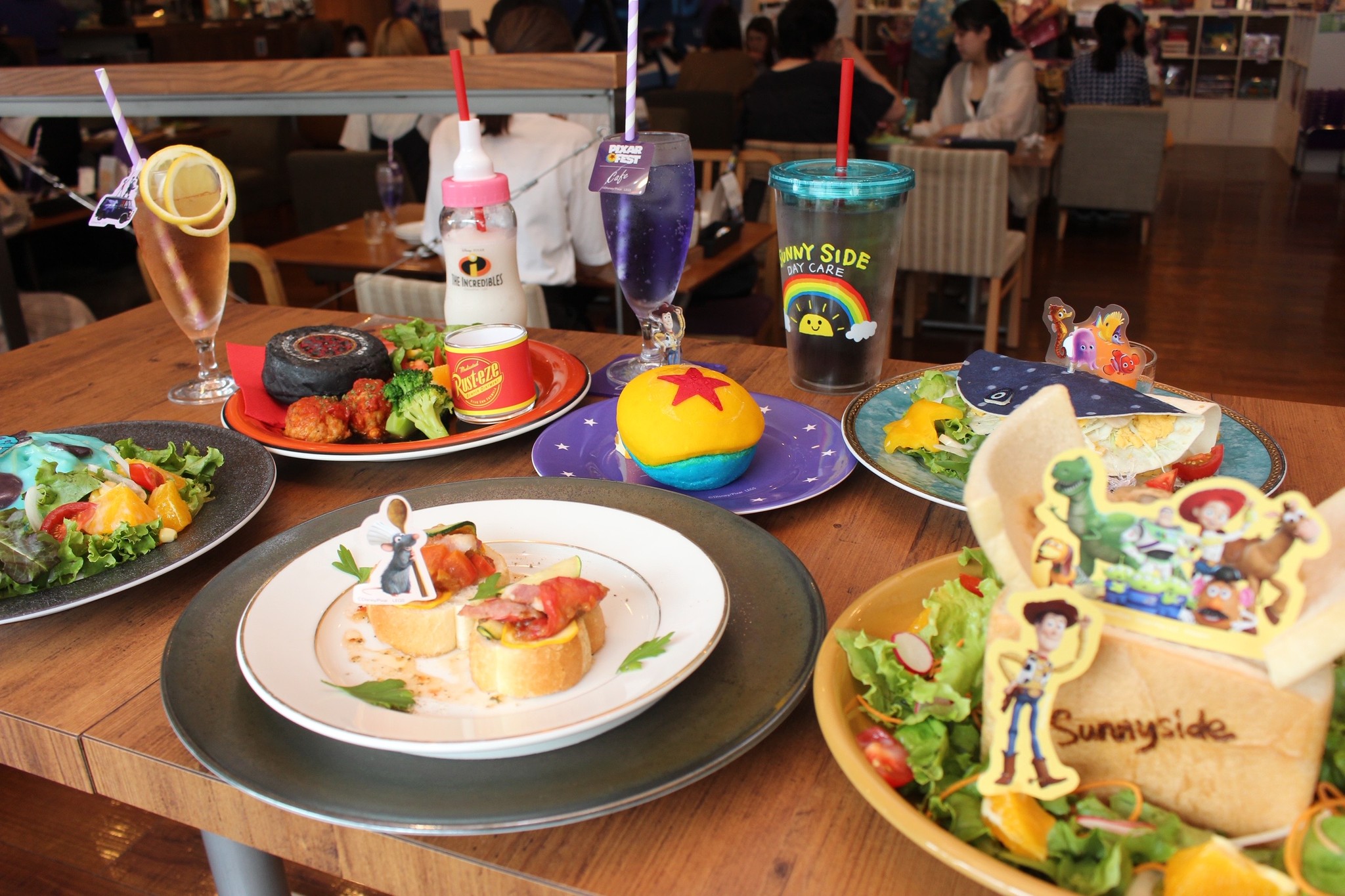 ピクサーのスペシャルカフェが東京・大阪・名古屋に登場 限定
