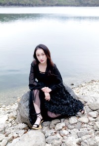 『デジタル原色美女図鑑 野口絵子 BEYOND THE PEAK』撮影:安珠