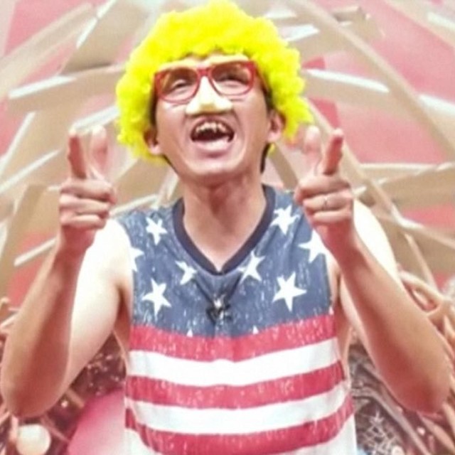 「きっしー」というキャラに扮する夫（3月22日放送「新婚さんいらっしゃい」より（C）ABCテレビ）