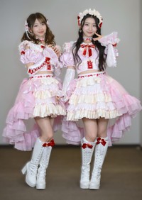 辻野かなみ（左）と杏ジュリア(撮影・金居みつよし）