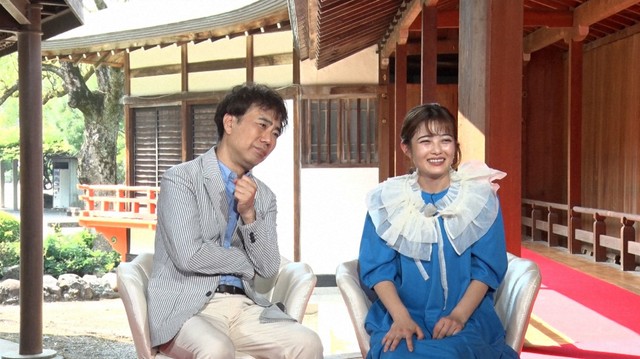 MCの藤井隆さん（左）と©ABCテレビ