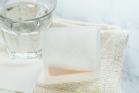 粉薬の独特の風味を苦手だと感じる人が多い　※画像はイメージです（DragonImages/stock.adobe.com）