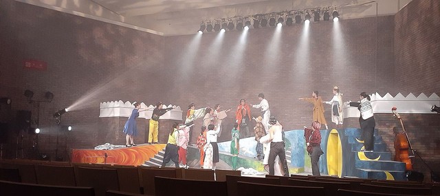 舞台公演「世界でいちばんやかましい音」の1シーン…3月26日午前に行われたゲネプロ（本番と同じ通し稽古）より撮影