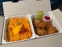 チキンライスと唐揚げがどっっさり入って980円税込（えねるさん）