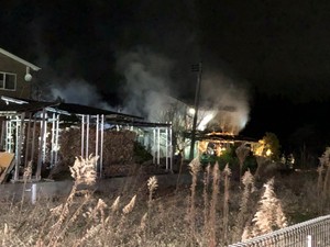 仙台・泉区の住宅で火事　５０代男性がけが　隣家に延焼し２棟が全焼