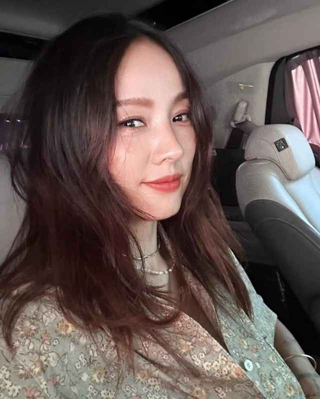 イ・ヒョリの公式インスタグラム@lee_hyoleeより