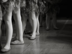 1年はタイツ禁止という「理不尽な校則」に反したあの子は