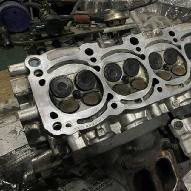 整備中のエンジン（秋田県能代市）