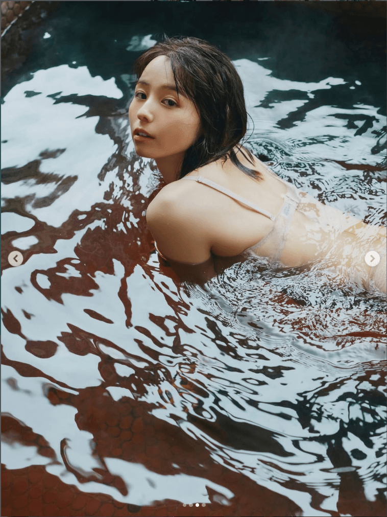 「FLASH」（26年8月25日発売号）に登場した小池里奈のオフショット　本人のインスタグラム（@koike_rina_93）より