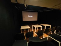 シアター、上映の際にはテーブルは仕舞われます