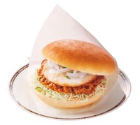 コメダ珈琲店×ドムドムハンバーガー「台湾ミンチのコメドムバーガー」（提供）