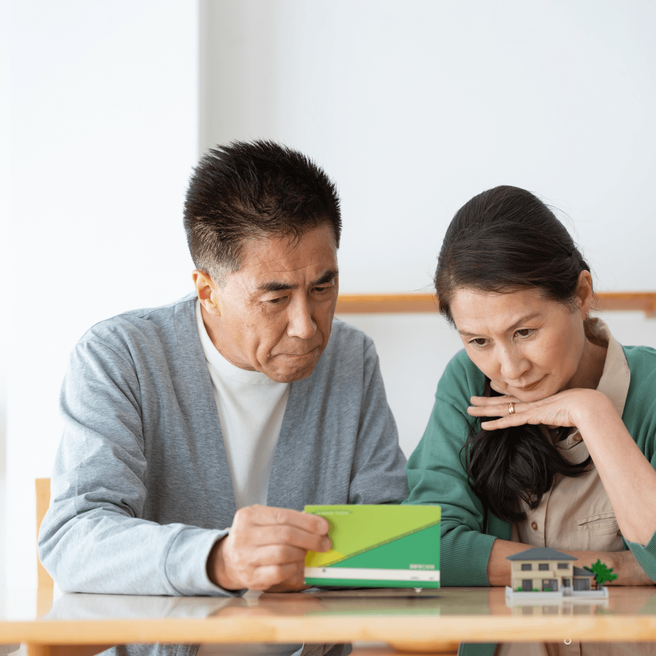 1000万円を超える預金はペイオフで保護されないのか…　※画像はイメージです（ponta1414/photoAC）