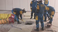 解体中のショッピングモールで岡山県警が人命救助訓練　実際に床や壁を破壊　笠岡市