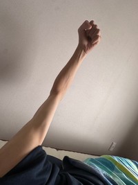 【ビフォー写真】2ヶ月前、トレーニング前の腕（提供：あぷねぇ！さん）