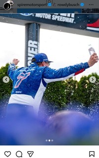 1週間前には表彰台で勝利に歓喜していたブッシュさん＝カイル・ブッシュさんのインスタグラム＠rowdybuschより