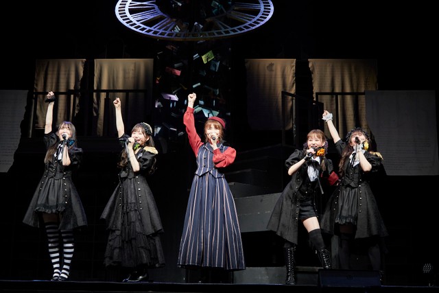 ×純文学少女歌劇団第２回公演「マエストロには背を向けよ」ライブステージより　(C)×純文学少女歌劇団