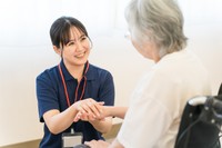 地域包括支援センターは高齢者の暮らし全般を相談できる窓口です※画像はイメージです（FineGraphics/photo-ac.com/）