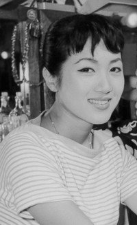 日活映画で活躍した若き日の女優・白木万里（当時・マリ）さん（立川真由美さん提供）