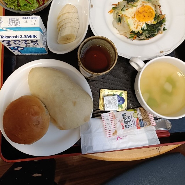 入院中に提供されていた普段の食事／さくさん（@sakuruton）提供