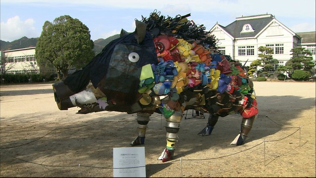ごみを使ったオブジェが完成　ごみ問題を考えて…岡山・真庭出身アーティスト
