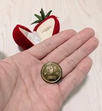 大切な宝物！夫さんの高校の制服の第二ボタン、イチゴの指輪ケースも可愛いですね（画像提供：トリッシュさん）