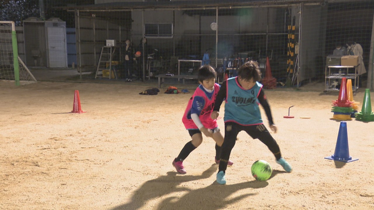 元jリーガーが教えるサッカースクール 子どもたちの 個の能力 を上げ 香川県からプロ選手を Ksbニュース Ksb瀬戸内海放送