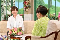 25日放送の「徹子の部屋」に出演する渡辺満里奈（左）と司会の黒柳徹子＝テレビ朝日提供