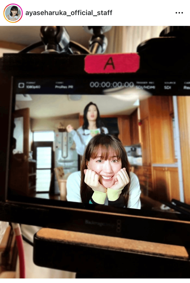 「NHK 土曜ドラマ『ひとりでしにたい』6話のとあるシーン」（綾瀬はるか official staff (@ayaseharuka_official_staff)さんのインスタグラムより）