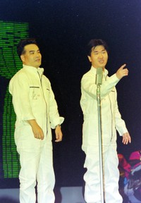 1日限定復活した島田紳助と松本竜介＝1995年、大阪・なんばグランド花月