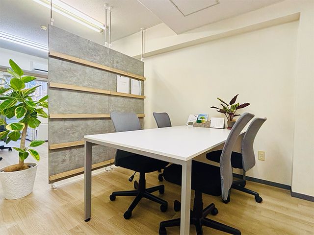 191257 弁護士法人しらと総合法律事務所　　三鷹武蔵野オフィス　差し替え2　会議中