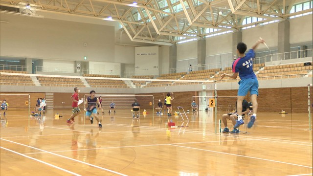 岡山県高校総体の代替大会始まる　トップ切りバドミントンで熱戦