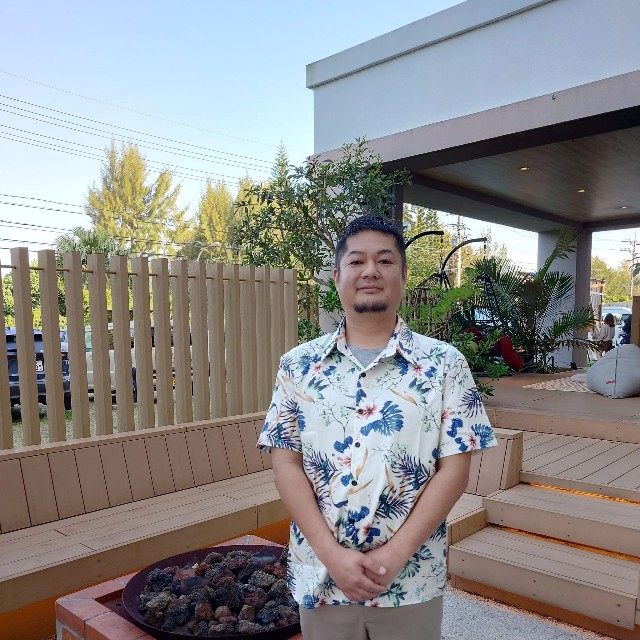 オススメの店を聞きたくなるほどの現地感だが「愛知県豊橋市から来た観光客です」／オパーラさん（daichiohara）提供
