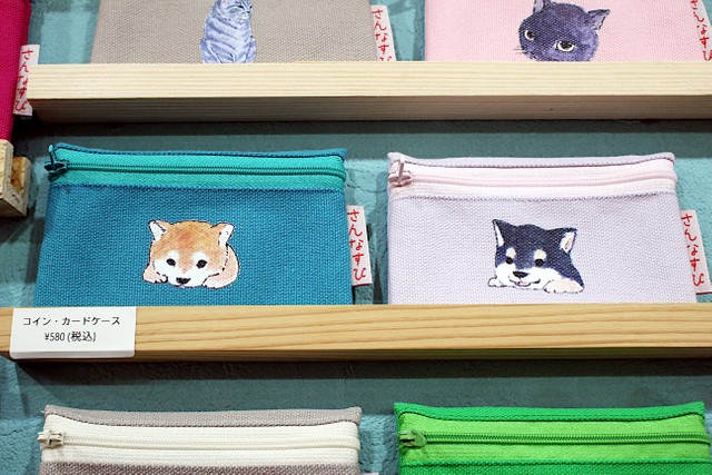 人種を問わず一番人気だという「しば犬」のイラスト商品。しば犬のイラストは計６種類ある