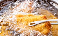 揚げ油、何回まで使用OK？※画像はイメージです（kazoka303030/stock.adobe.com）