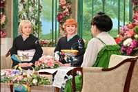 「徹子の部屋」    黒柳徹子(右)、PUFFY＝テレビ朝日提供