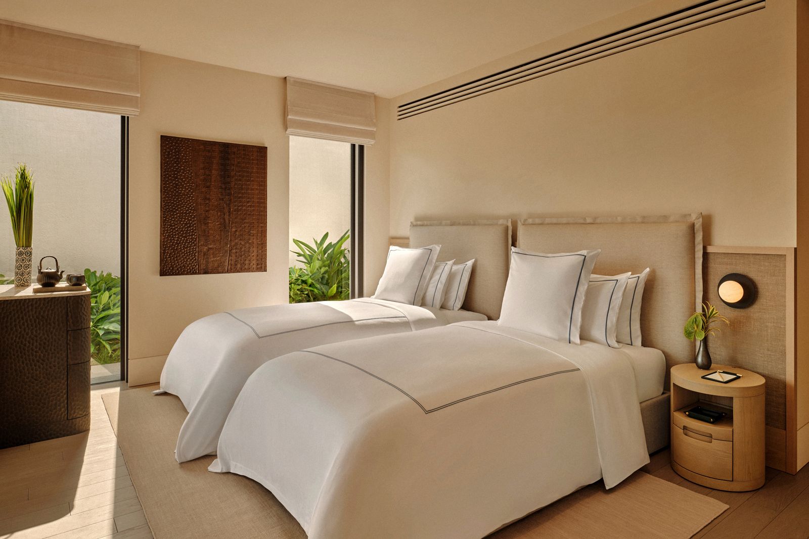 5−RWMYA_Facilities_Room_Deluxe_Villa_Bedroom-(1)